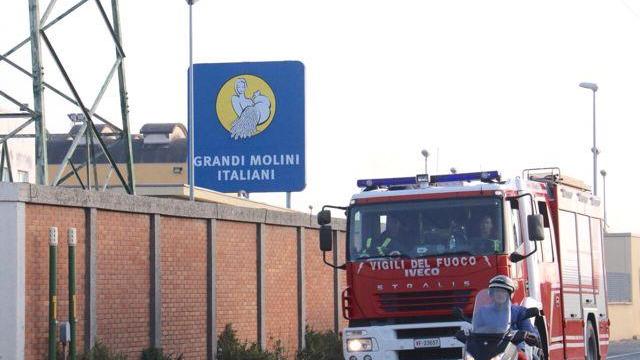 Incendio nella notte alla Grandi Mulini