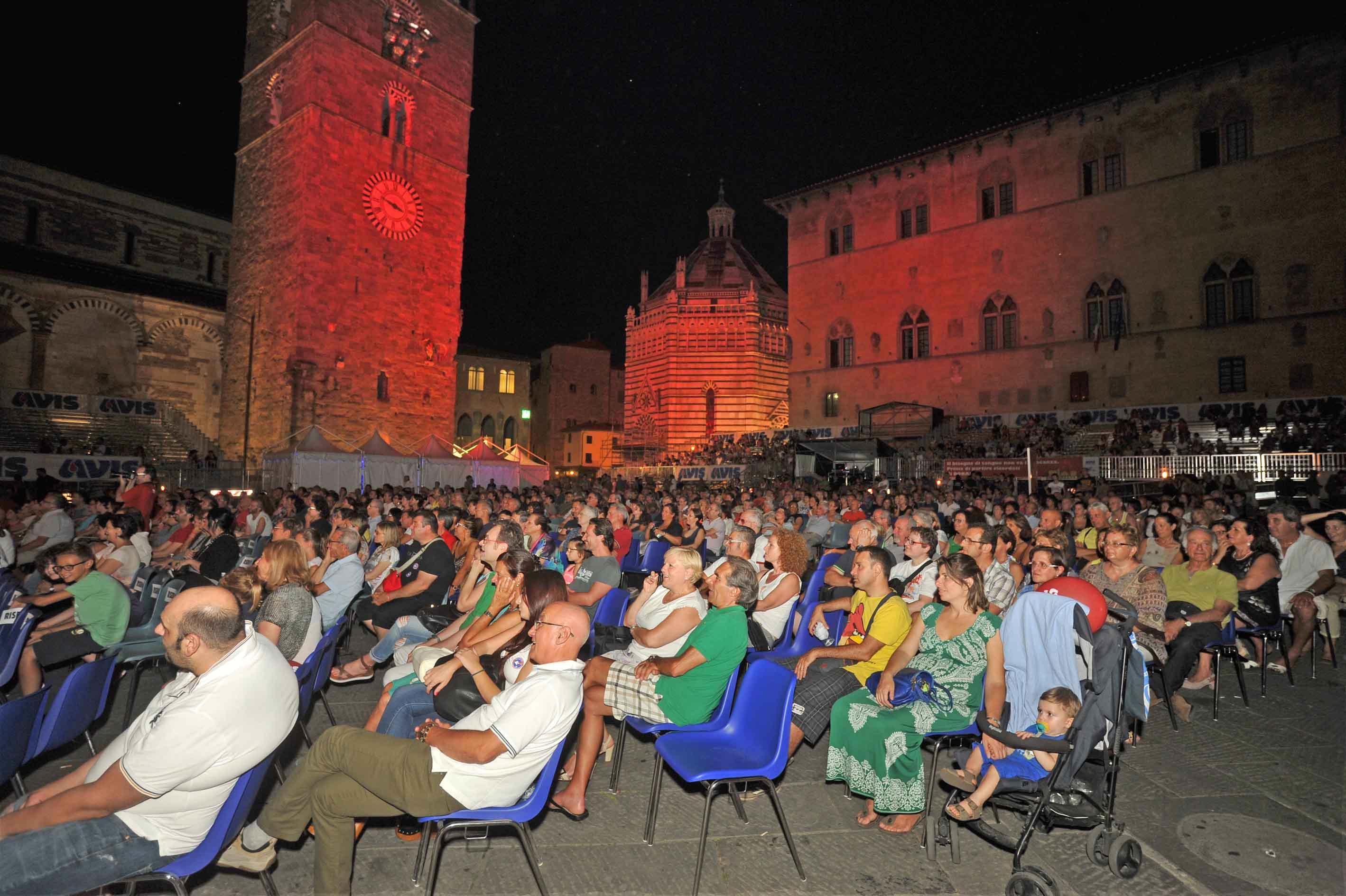 La Notte Rossa dell'Avis colora il centro di solidarietà