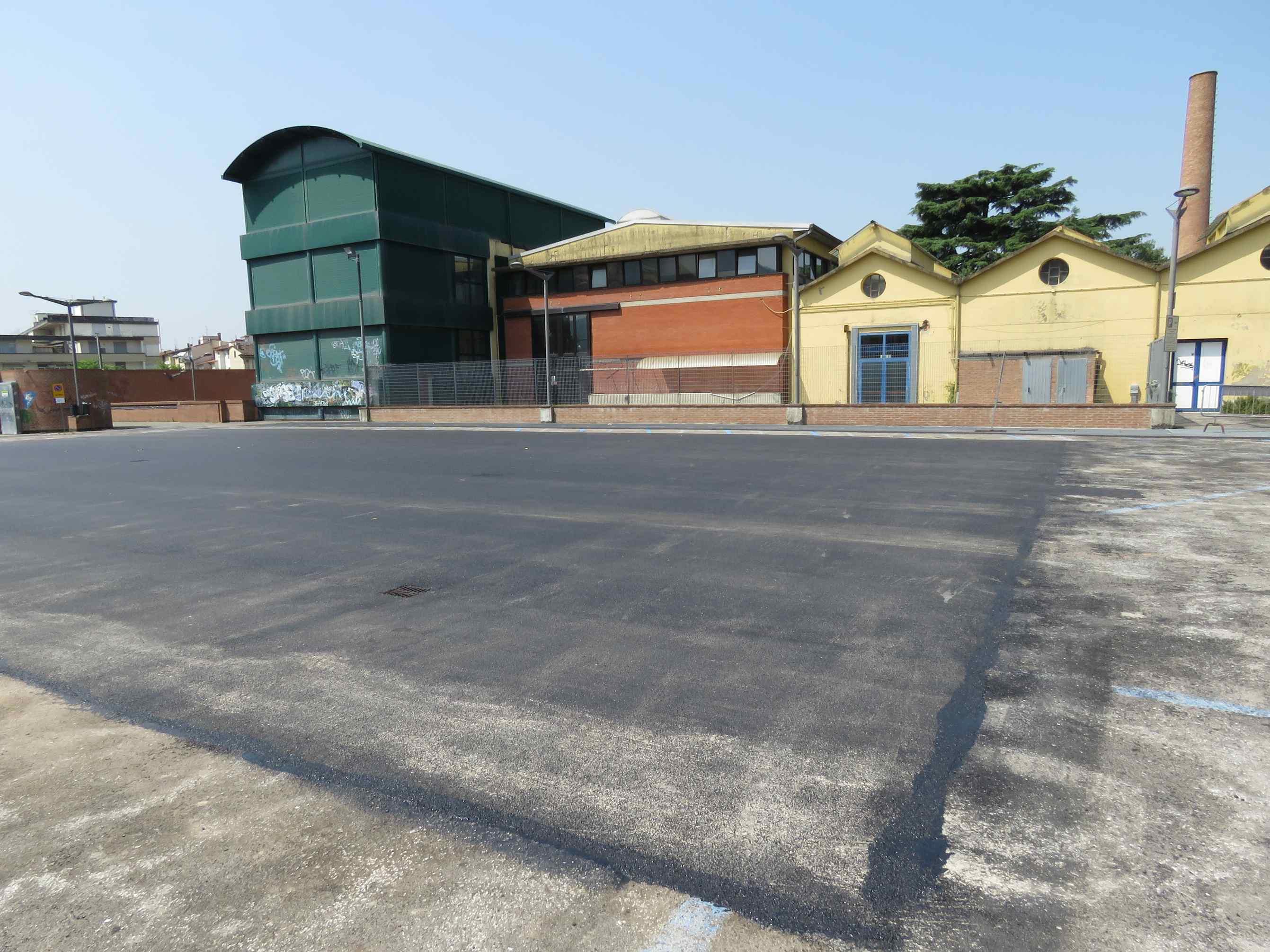 Asfaltato il campo di Street basket al Serraglio (foto Batavia)
