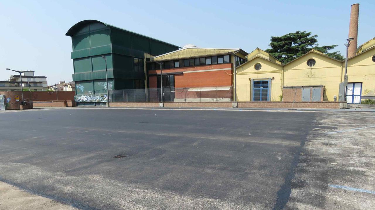 Asfaltato il campo di Street basket al Serraglio (foto Batavia)