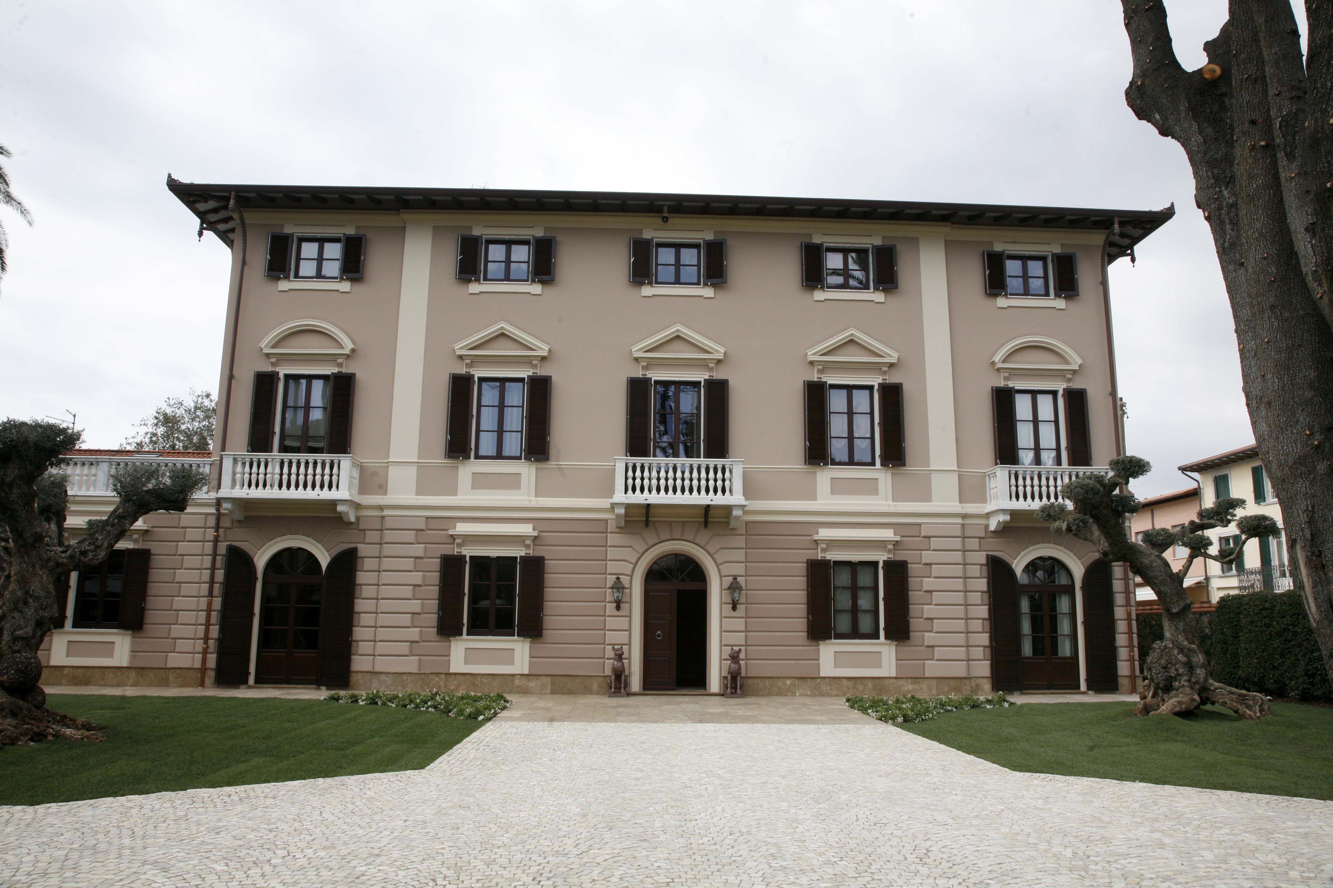La villa di Vittoria Manzoni in centro a Forte dei Marmi