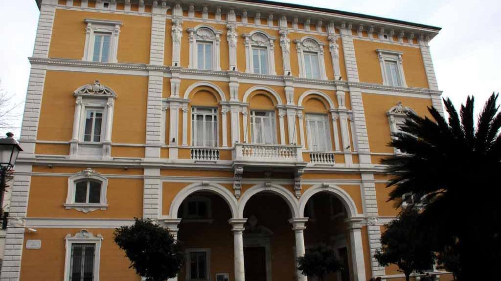 La sede della Cassa di Risparmio di Carrara