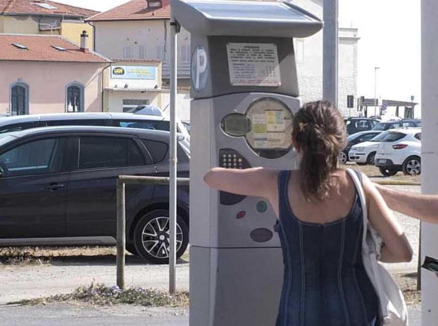 Marina, centinaia di firme contro le strisce blu 