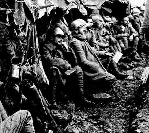 Gli orrori delle trincee e la pace col nemico solo per una pagnotta 