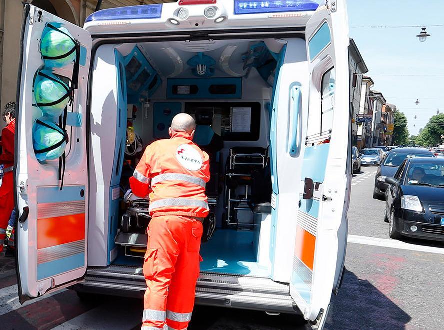 Incidente, grave un papà Ferito il figlio di 5 anni 