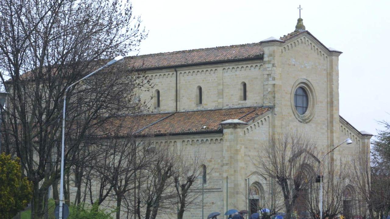 Crisi d'asma mentre domanda la messa per un lutto