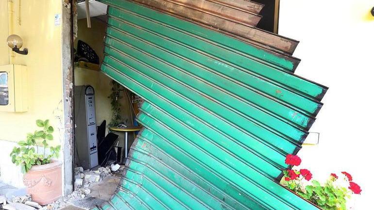 Camion lanciato contro un bar danni per quarantamila euro