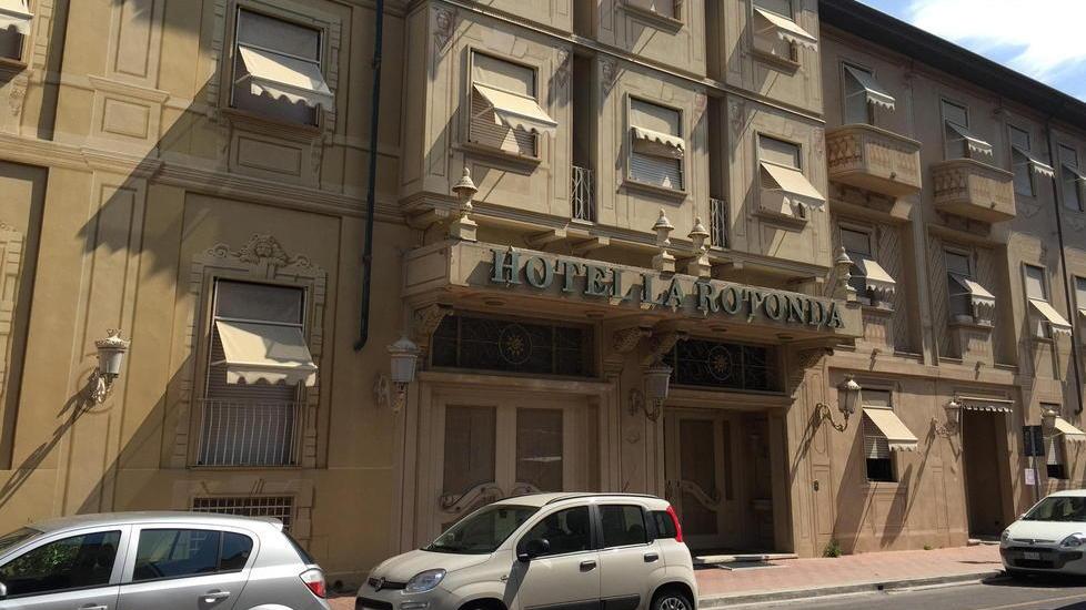L’albergo che ha chiuso riapre ma solo per il Pontedera calcio