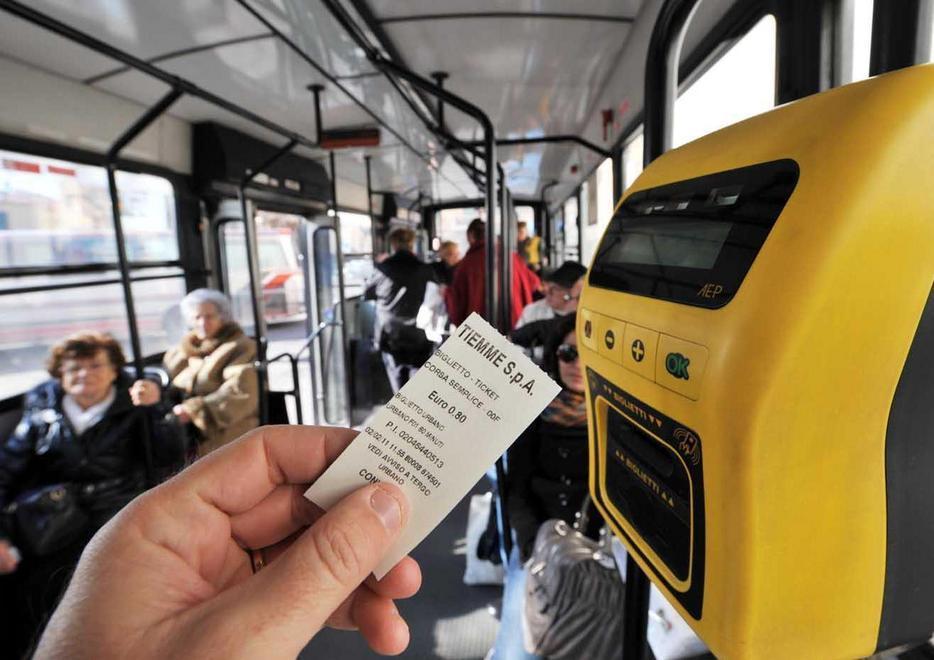 Tiemme dichiara guerra a chi non paga sull’autobus 