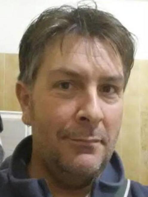 «Vendere pezzetti della scuola per aiutare i bimbi» 