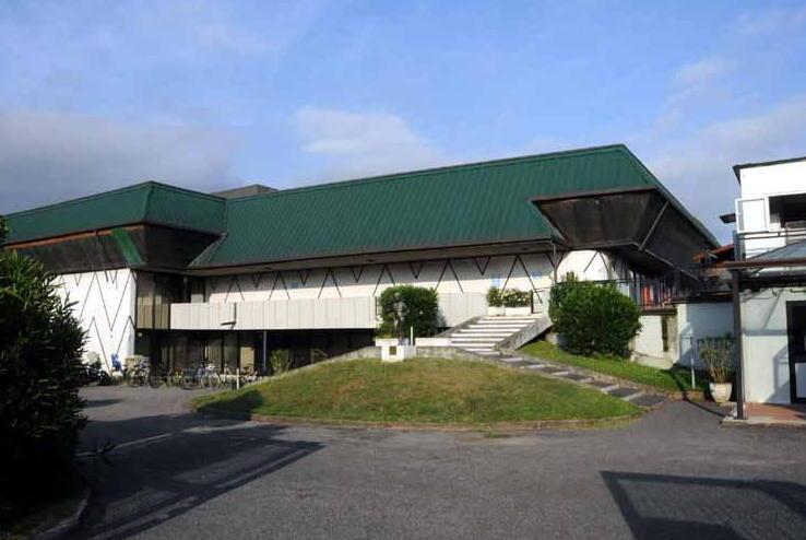 Doccia in tilt in piscina, Benedetti contesta