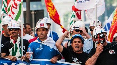 La lotta degli operai dell’Alcoa prosegue domani a Roma