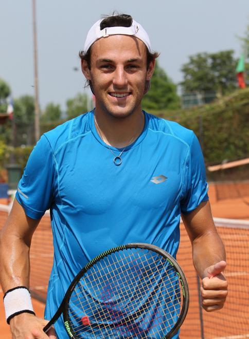 Il numero 1 Safwat debutta vincendo, ma quanta fatica 