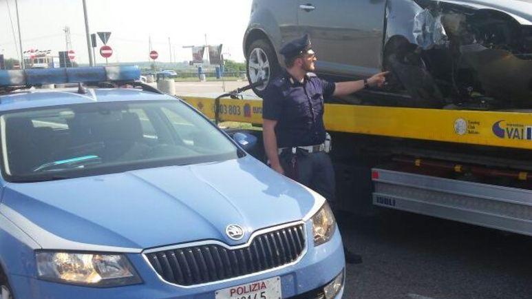 Auto finisce nella scarpata sulla A13