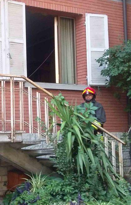 Incendio in casa, resta intossicata 