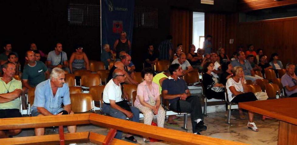 L’assemblea degli ambulanti di Massa: contestazioni al sindaco 