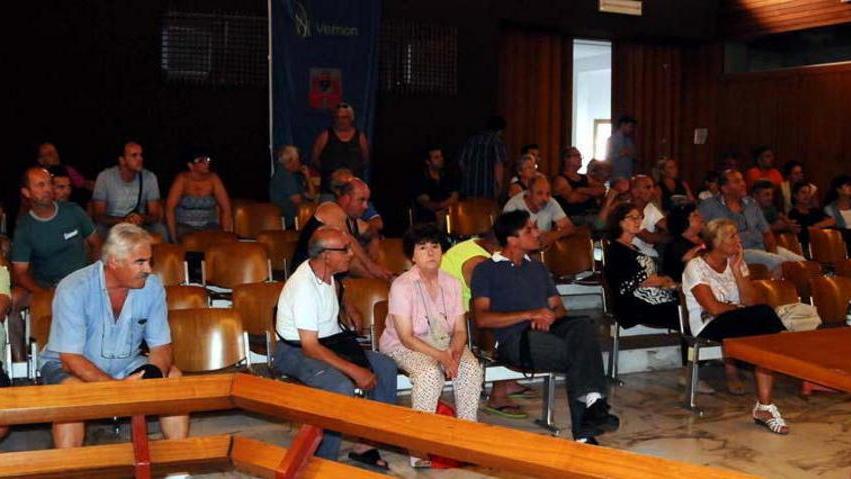 L’assemblea degli ambulanti di Massa: contestazioni al sindaco