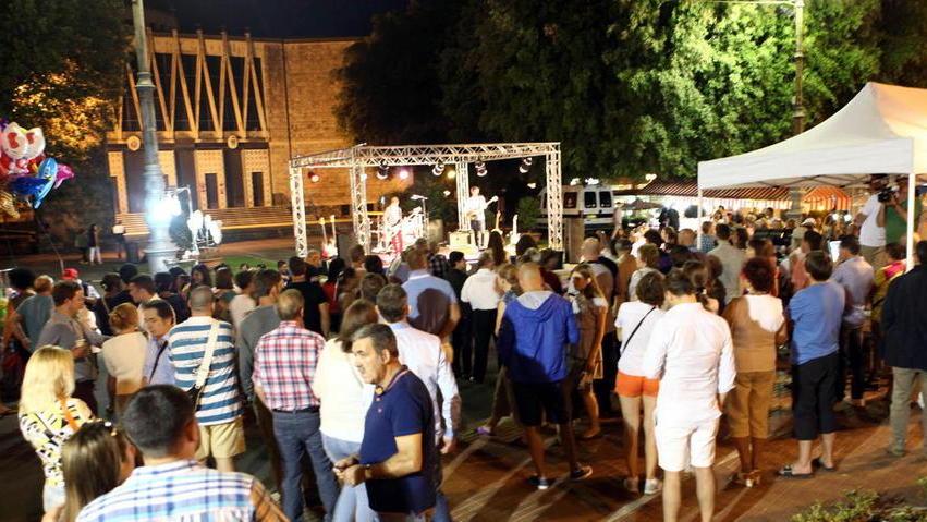 “Sere d’estate” al debutto dopo le polemiche nel Centro commerciale naturale