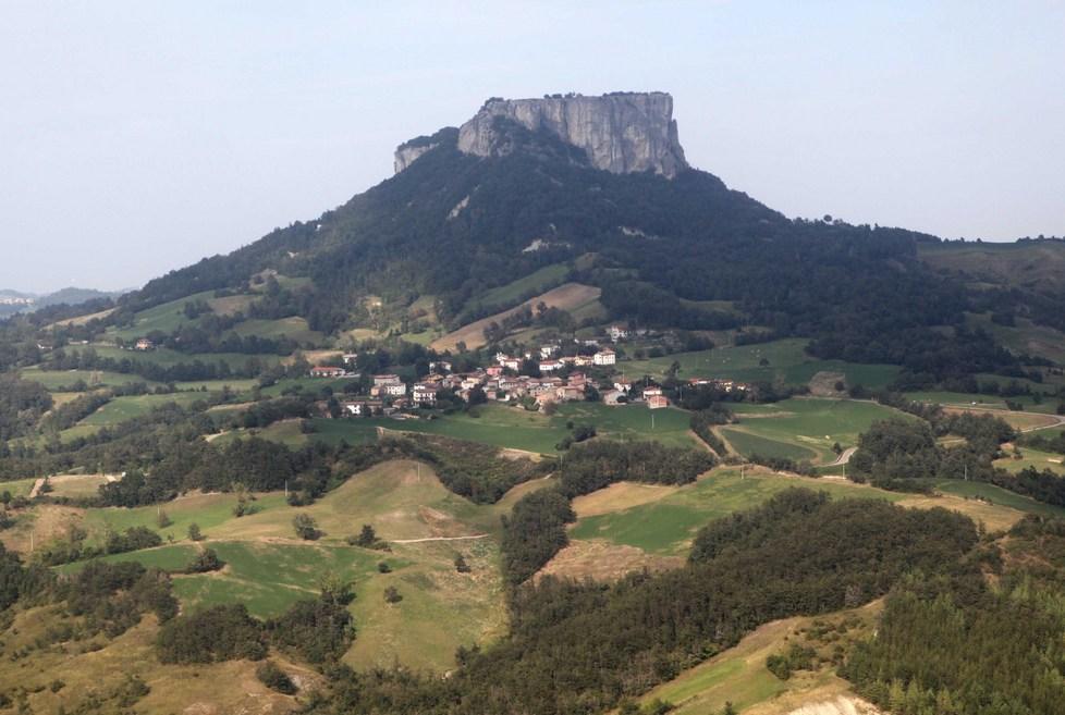 Lo salvano in extremis sulla Pietra di Bismantova 