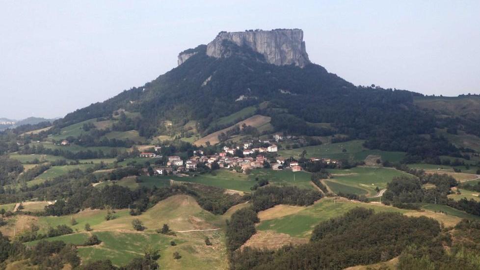 Lo salvano in extremis sulla Pietra di Bismantova
