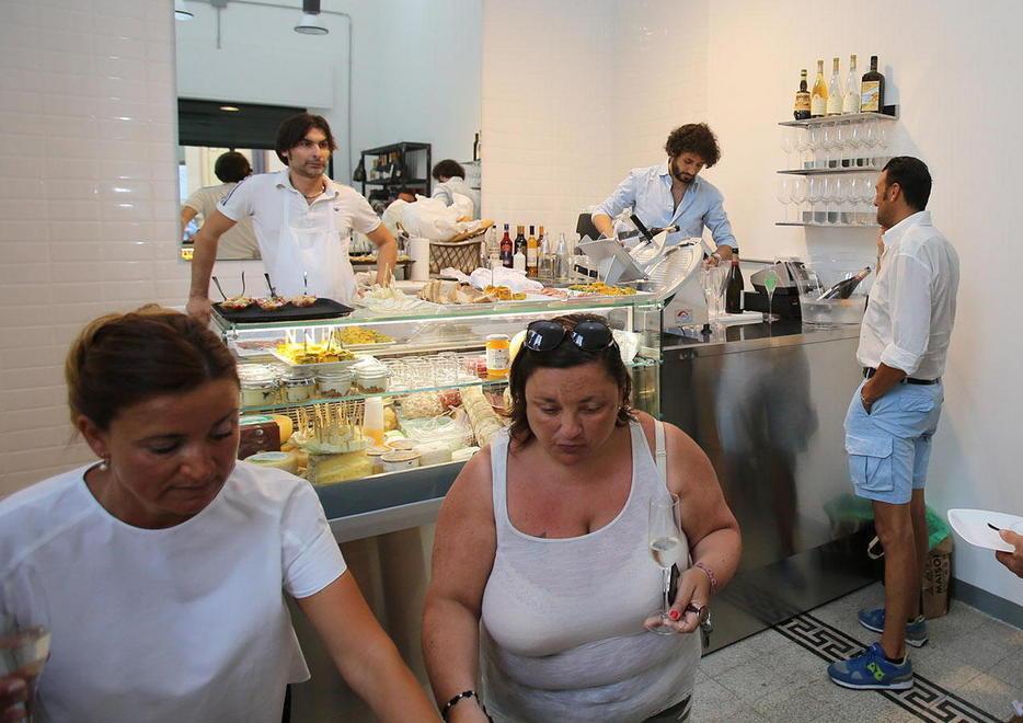 “La sosta” al lavoro al Mercato coperto