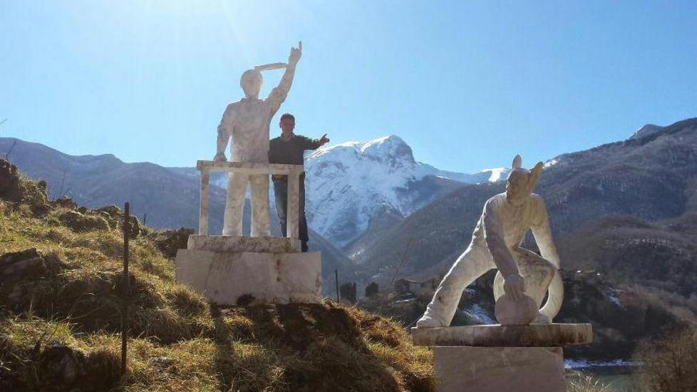 «L’invito a Schettino? Lo aspetto sotto la statua del disonore»