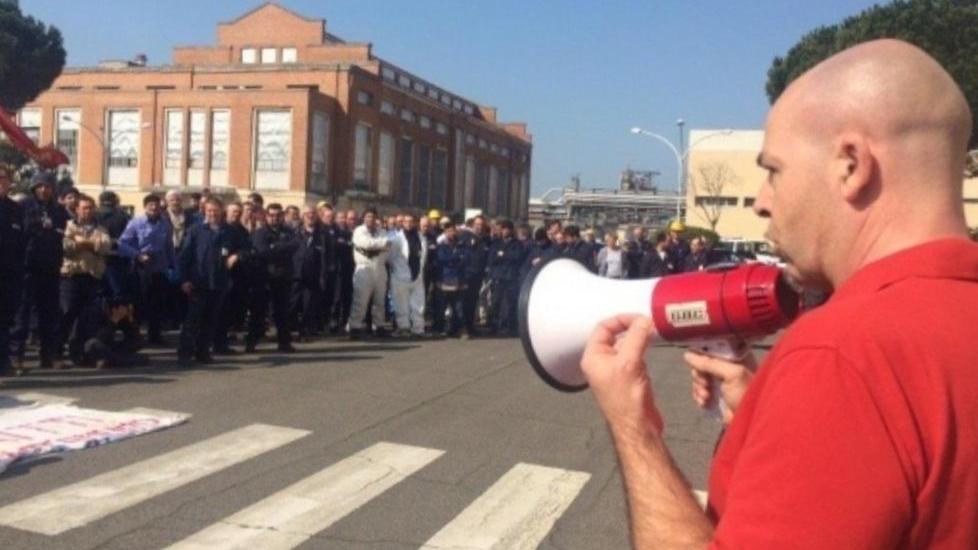 Appalti Eni, in cento rischiano il posto
