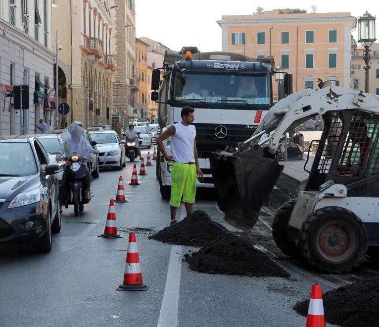  Riasfaltatura necessaria ma il traffico va in tilt 