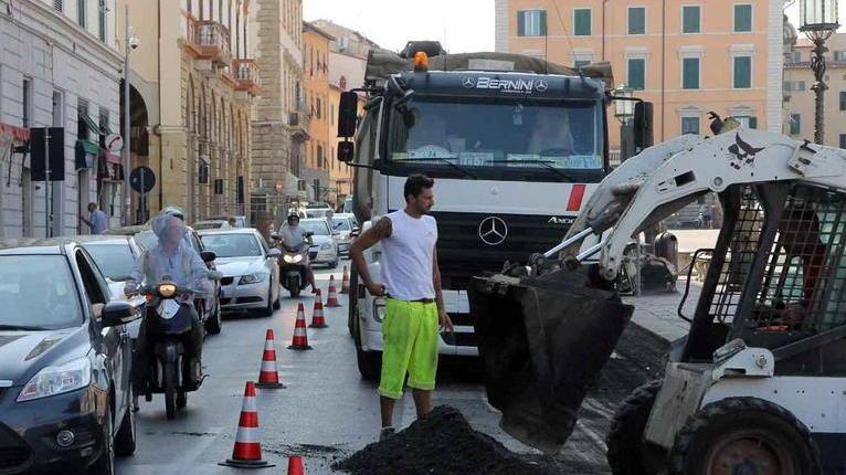 Riasfaltatura necessaria ma il traffico va in tilt