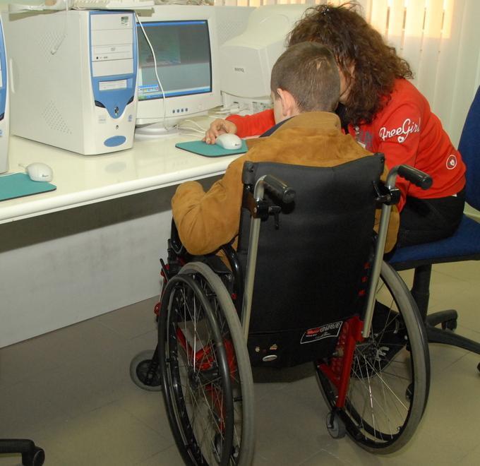 Servizi agli alunni disabili: «Chi ha reddito deve pagare»