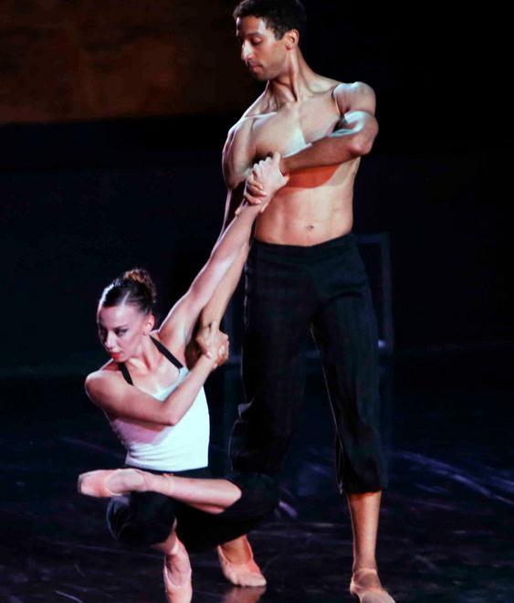 Bigonzetti ai Chiostri Stasera Rossini Card Aterballetto è magico 