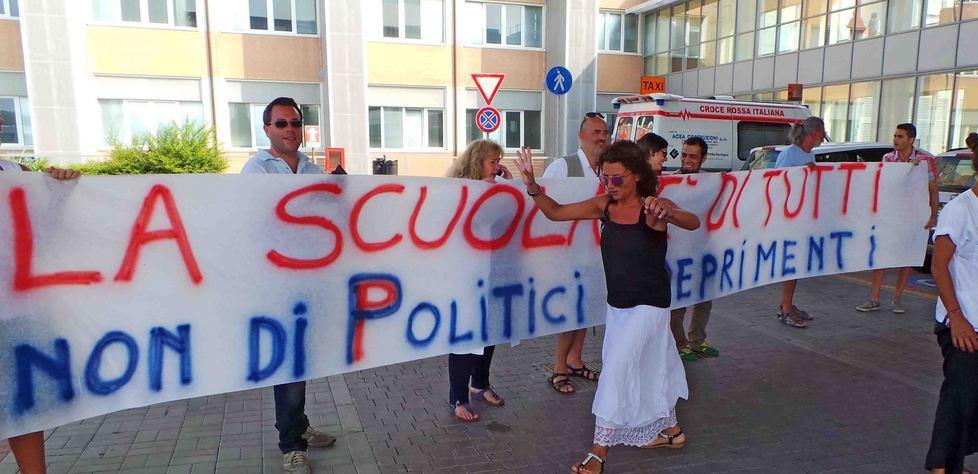 Scuola, protesta continua 