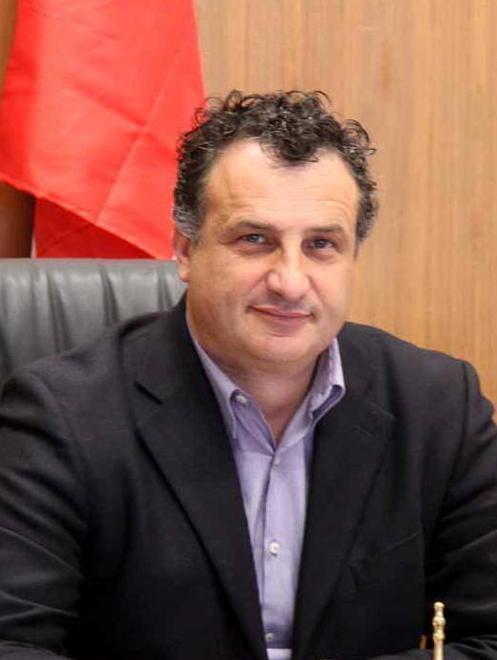 E il dirigente Luca Ragoni è ancora al lavoro 