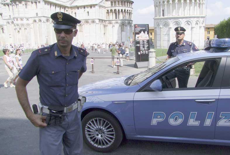 Polizia in piazza Duomo