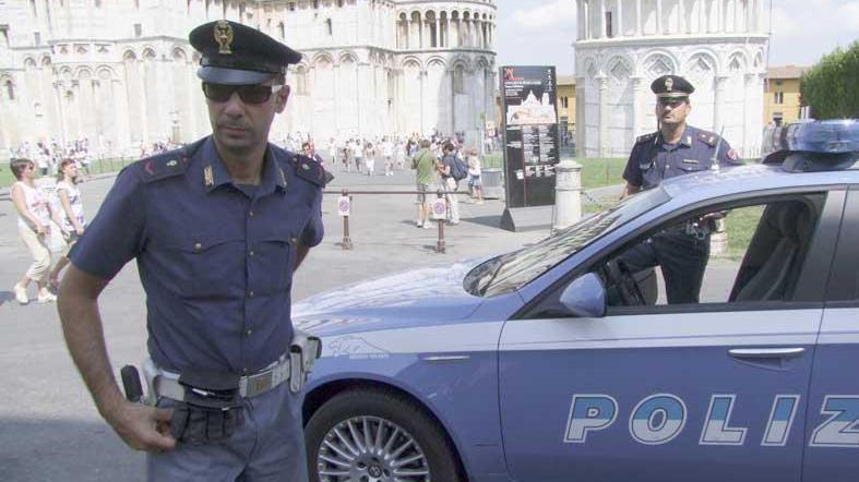 Polizia in piazza Duomo