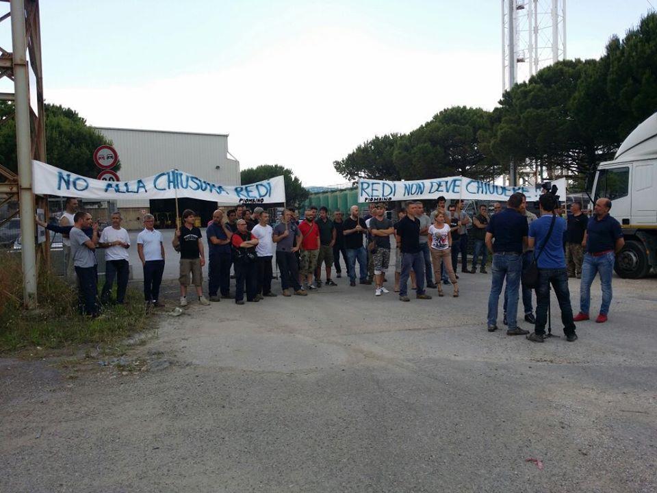 Una manifestazione dei lavoratori Redi