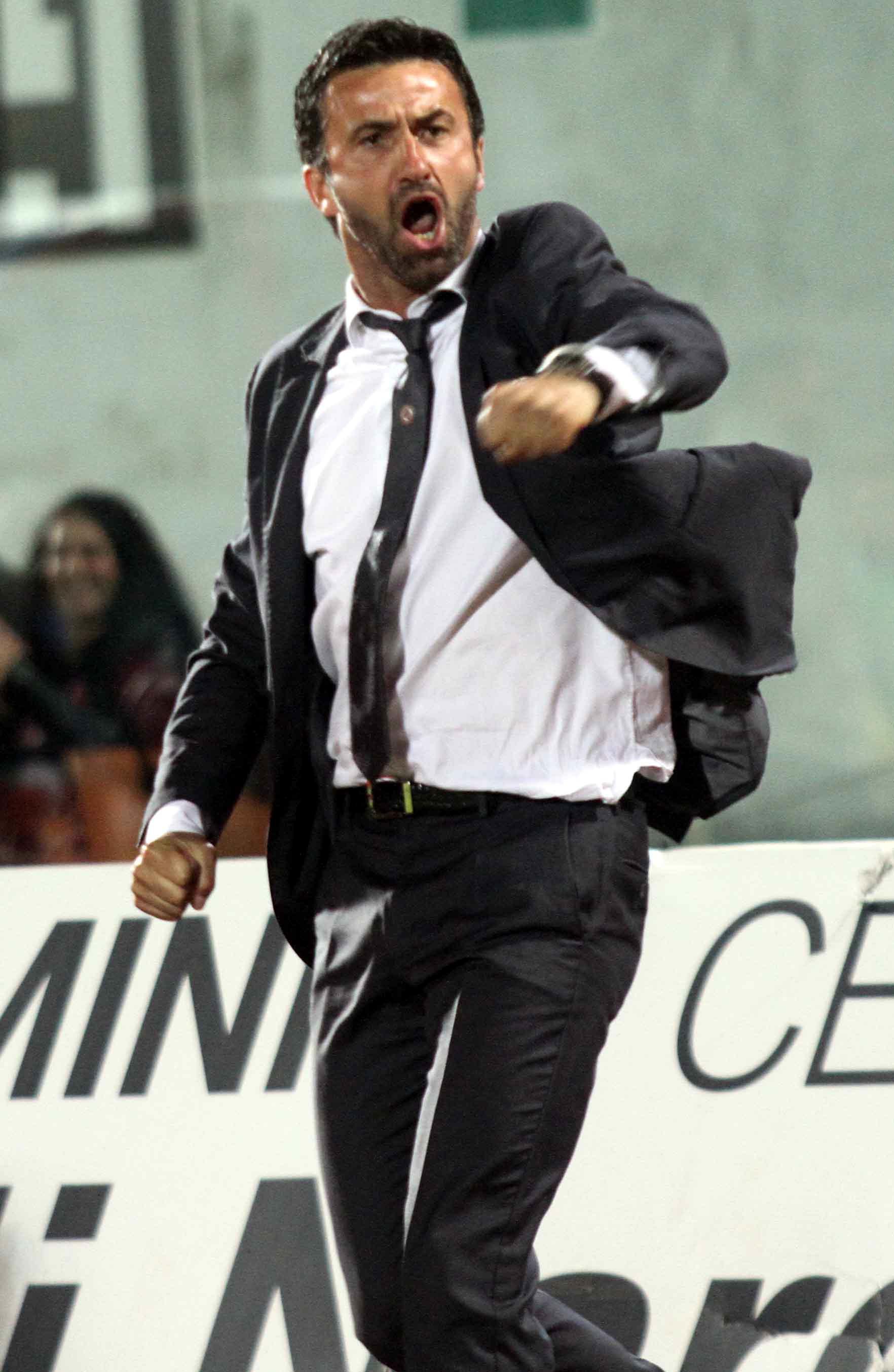 La grinta del tecnico amarantgo Christian Panucci (foto Corrado Salvini)