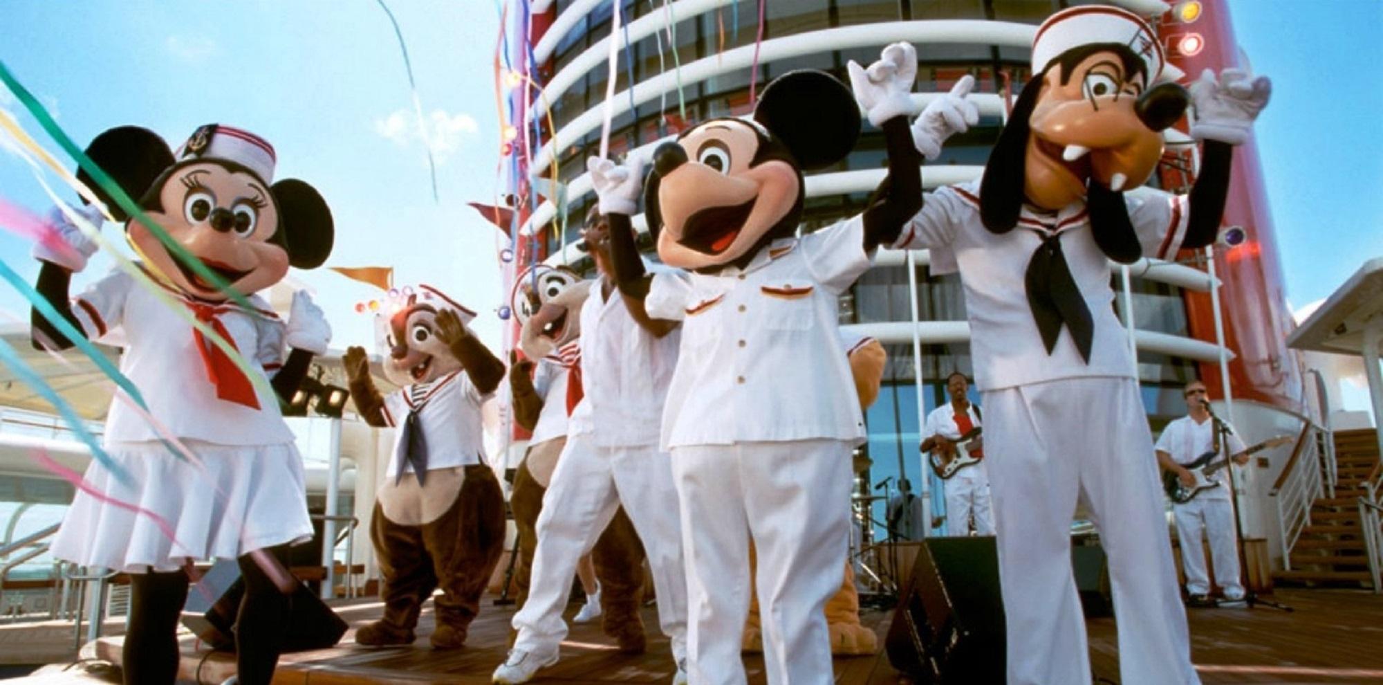 La super nave Disney arriva a Livorno 