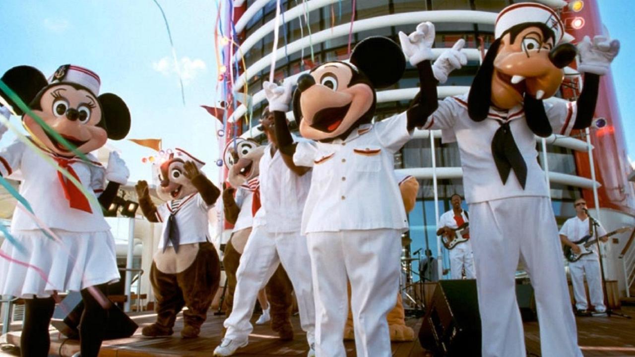 La super nave Disney arriva a Livorno