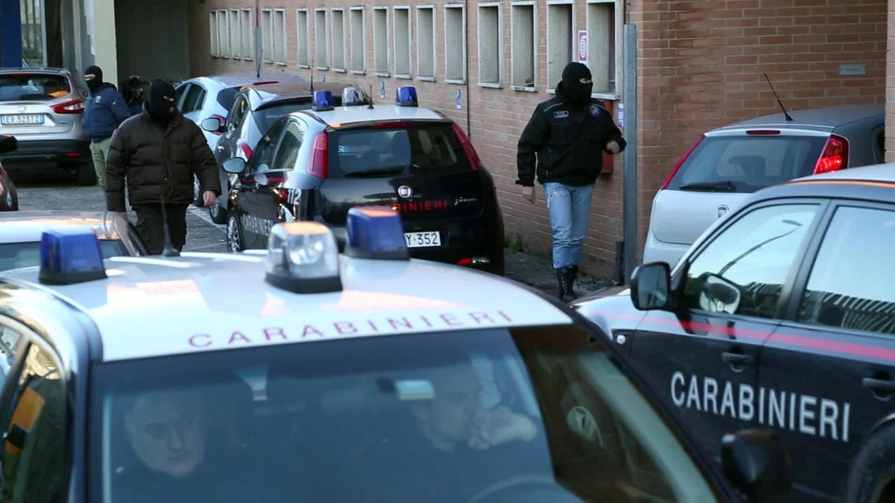 Alcuni militari del Ros di Livorno durante un’operazione