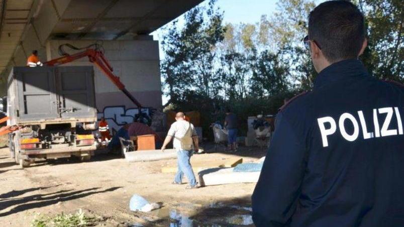 Sgomberate quattordici tende occupate da alcuni romeni