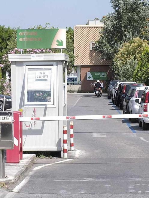 Parcheggio a pagamento senza concessione 