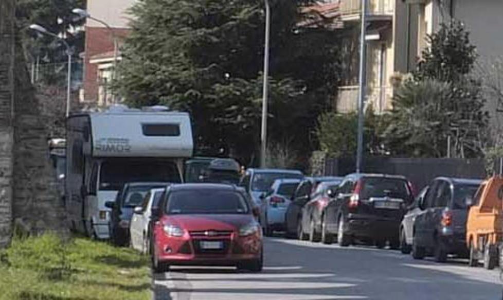 Strisce blu in azione, stop all’invasione dei pendolari 