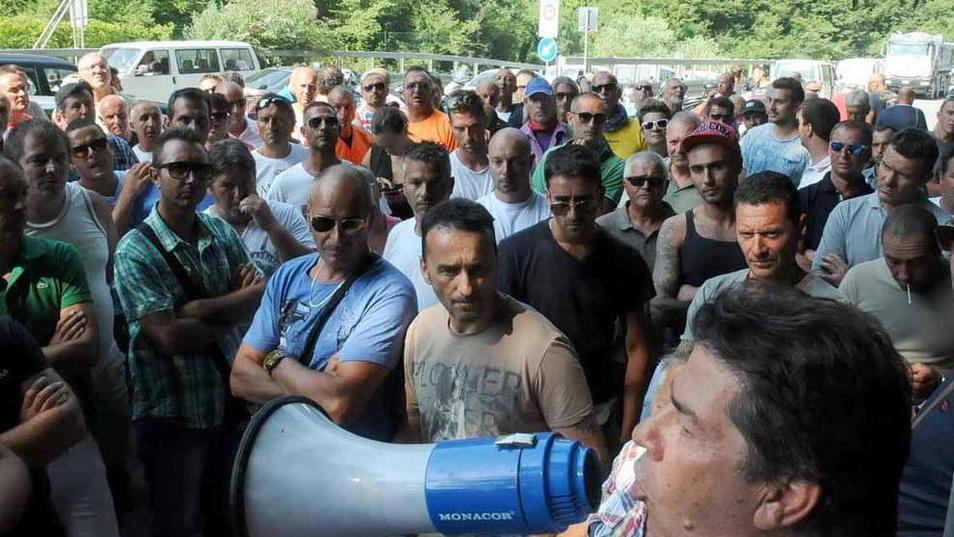 Marmo, riparte il dialogo ma la distanza non è poca