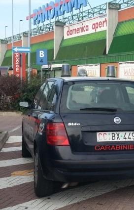 Tenta il furto al Panorama ma i carabinieri la arrestano