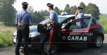 Mascherati si aggirano tra i garage 