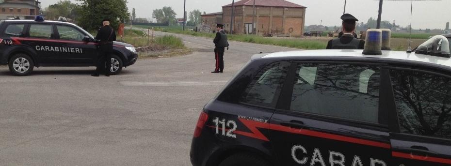 Un abbraccio e rubano l’oro 