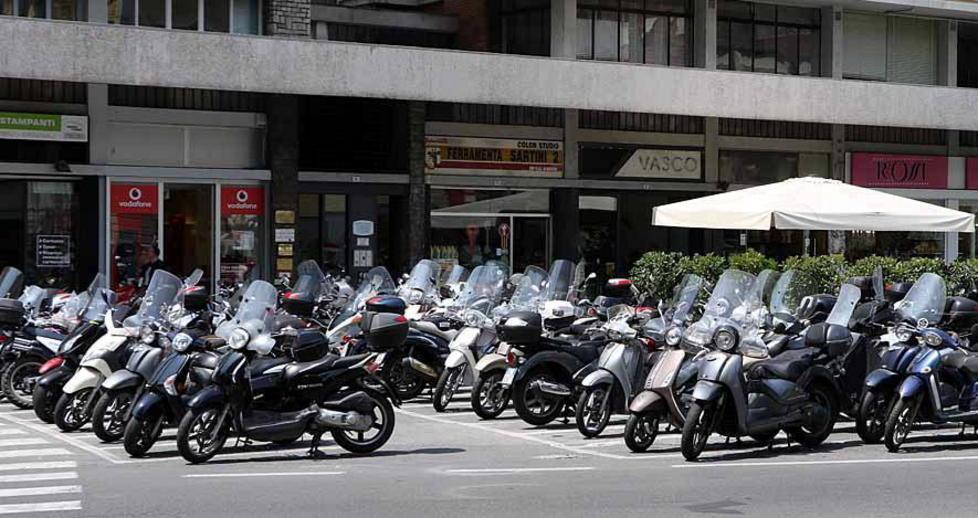 Ztl Massa: accessi e telecamere, il pasticcio degli scooter 