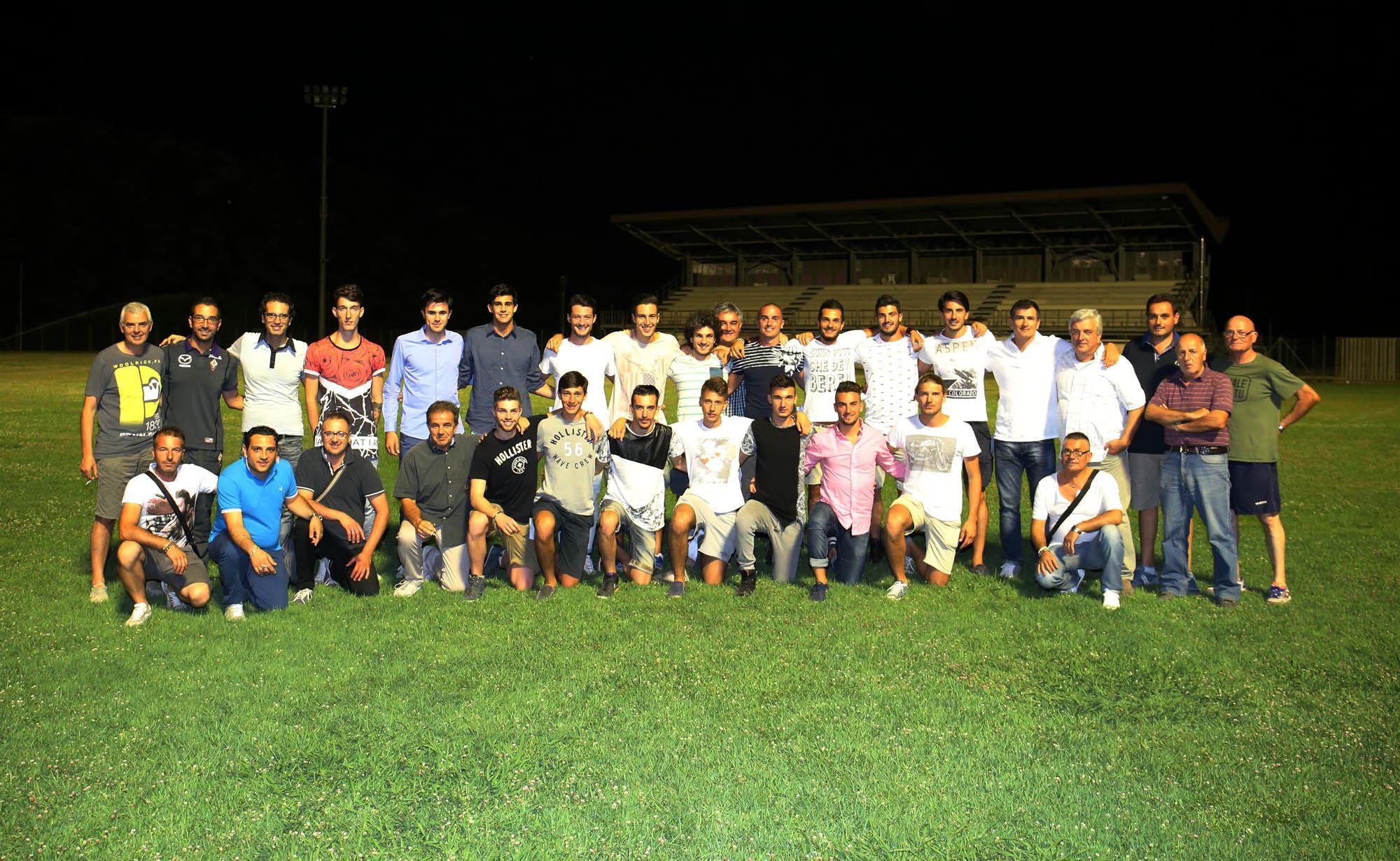 La formazine al completo della Larcianese impegnata nel campionato di Eccellenza 2015-16 (Foto Nucci)
