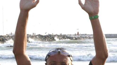 A nuoto da La Spezia a Viareggio